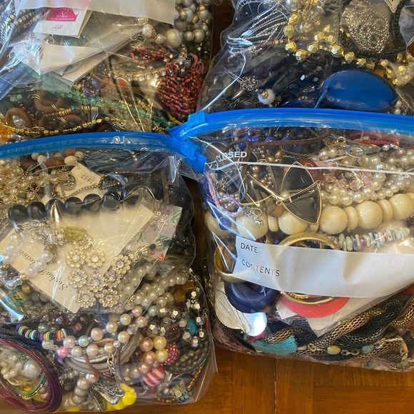 5 LB ESTATE Mystery Bulk Lot ANTIQUE VTG MODERN JEWELRY Reseller Lot - Picture 2 of 13